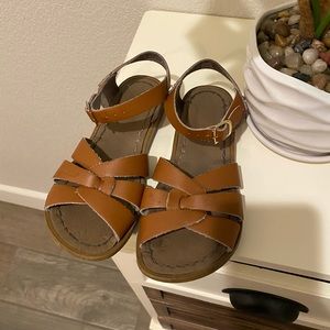 Kids saltwater sandals size 1